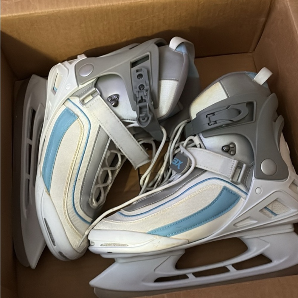Women's Ice Skates in White and Blue
